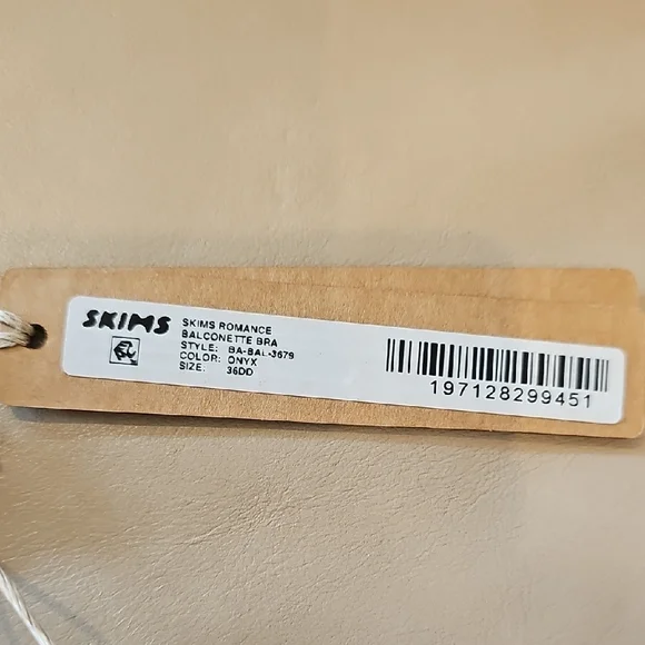 SKIMS Elegant Black Sheer Bra - Picture 3 of 5